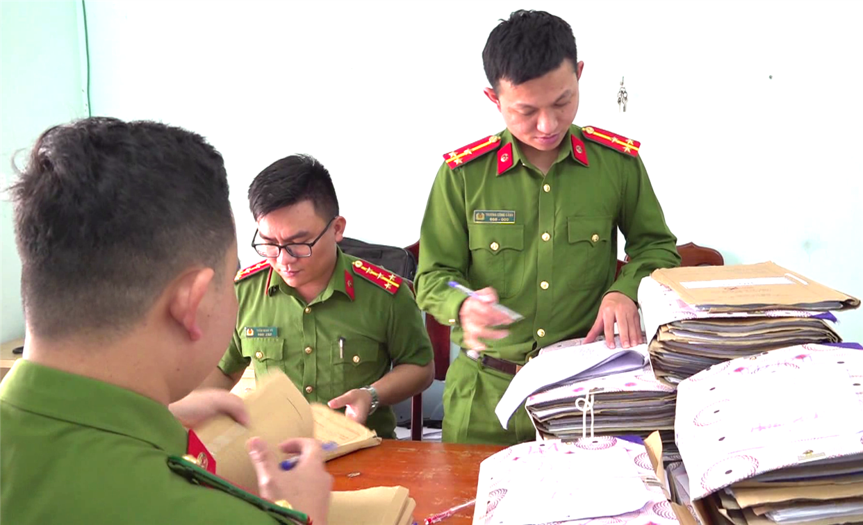 Khối lượng lớn hồ sơ, tài liệu được tập hợp, phục vụ công tác bàn giao.