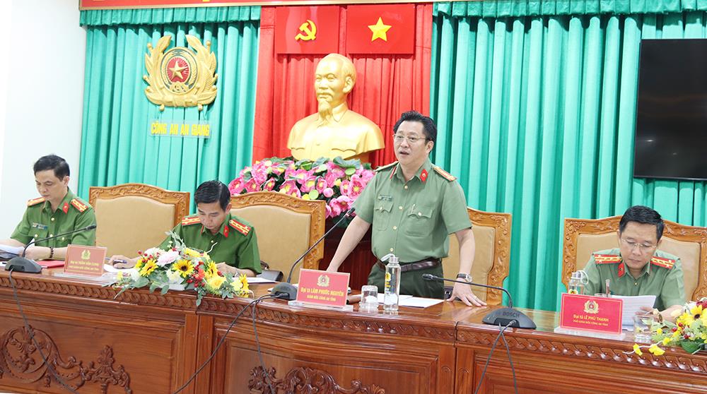 Đại tá Lâm Phước Nguyên, Giám đốc Công an tỉnh quán triệt các nội dung kiểm tra, hướng dẫn đối với Công an cấp xã.