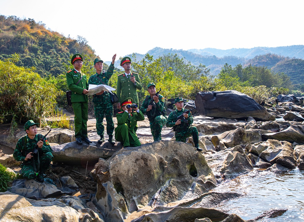 Lực lượng Công an tỉnh Sơn La và Bộ đội biên phòng tăng cường công tác tuần tra, đảm bảo an ninh biên giới.