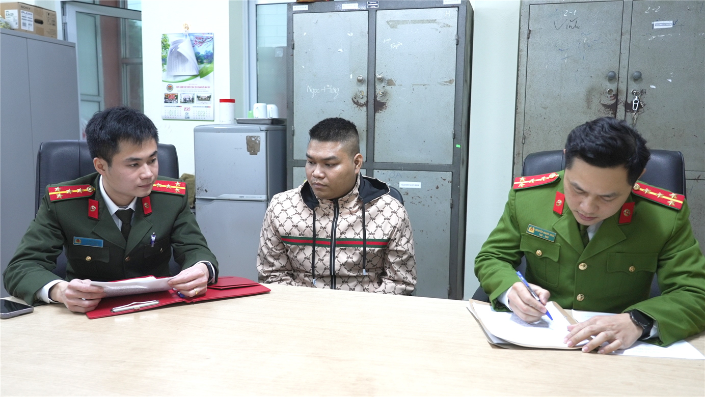Đối tượng Lưu Văn Sơn tại cơ quan Công an.