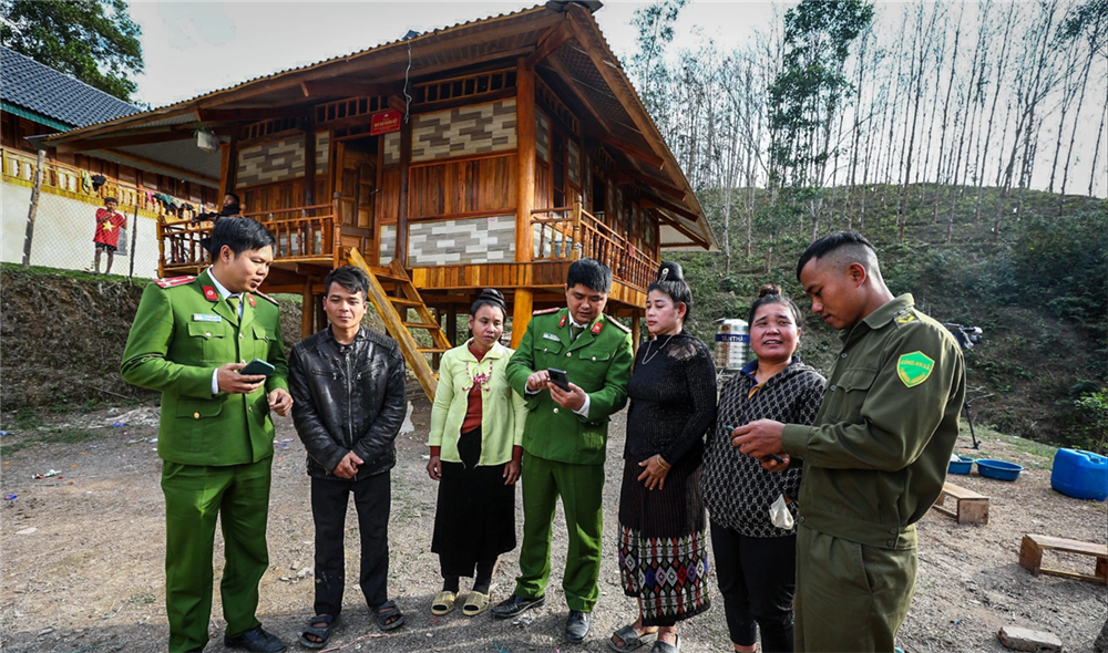 Lực lượng Công an phối hợp với các lực lượng trong triển khai, thực hiện Đề án 06 của Chính phủ.