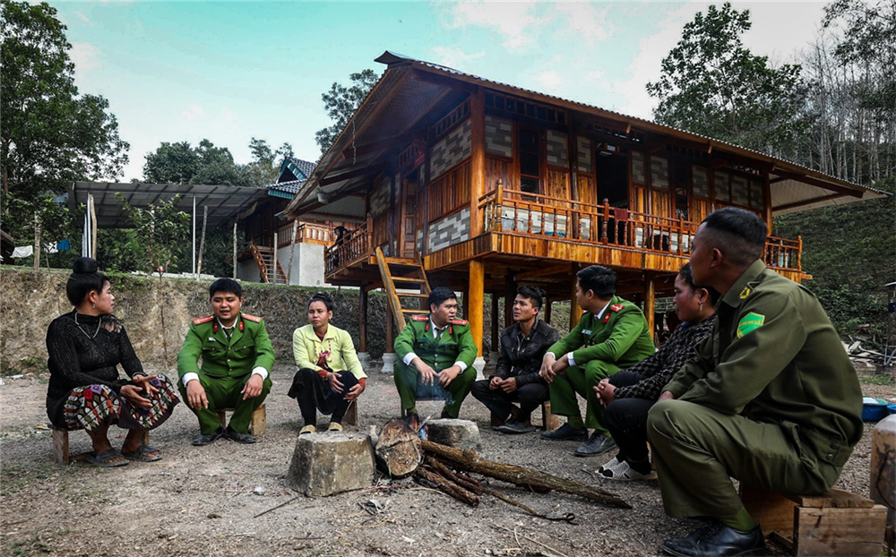 Tăng cường tuyên truyền, vận động quần chúng nhân dân chấp hành chủ trương, đường lối của Đảng, chính sách, pháp luật của Nhà nước.