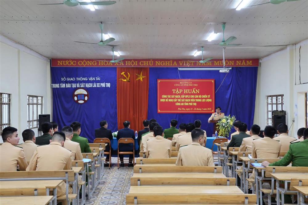 Cán bộ CSGT tỉnh Phú Thọ tham gia tập huấn.