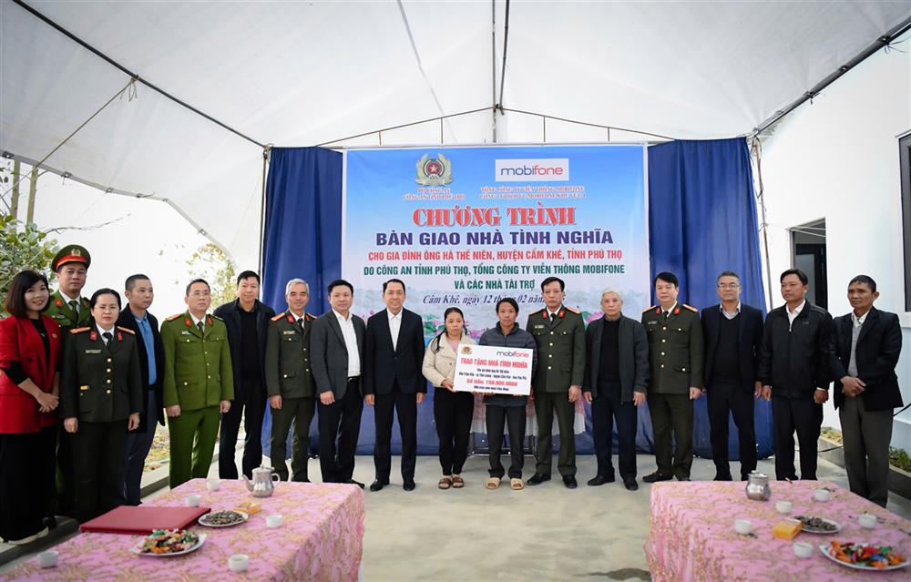 Khánh thành, bàn giao Nhà tình nghĩa tặng 03 hộ gia đình có hoàn cảnh khó khăn.