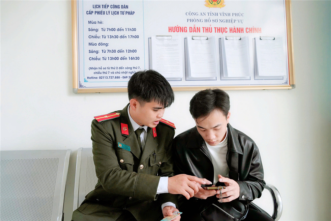 1. Hướng dẫn nhân dân thực hiện thủ tục cấp phiếu lý lịch tư pháp qua ứng dụng VneID.