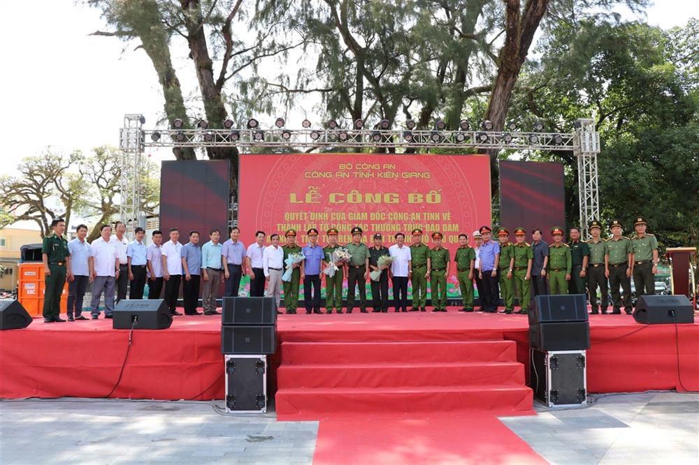 Các đại biểu dự buổi Lễ.