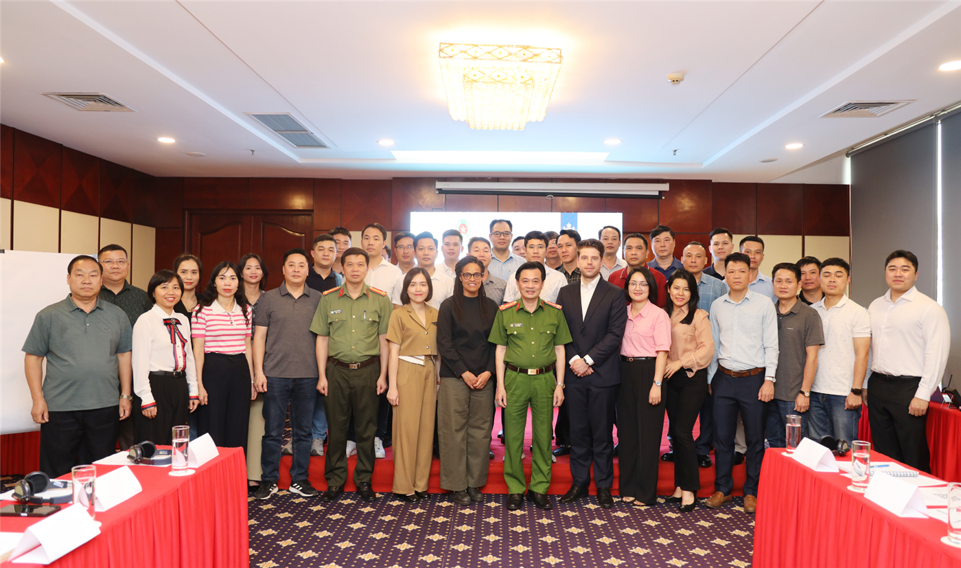 Các đại biểu dự khoá tập huấn.