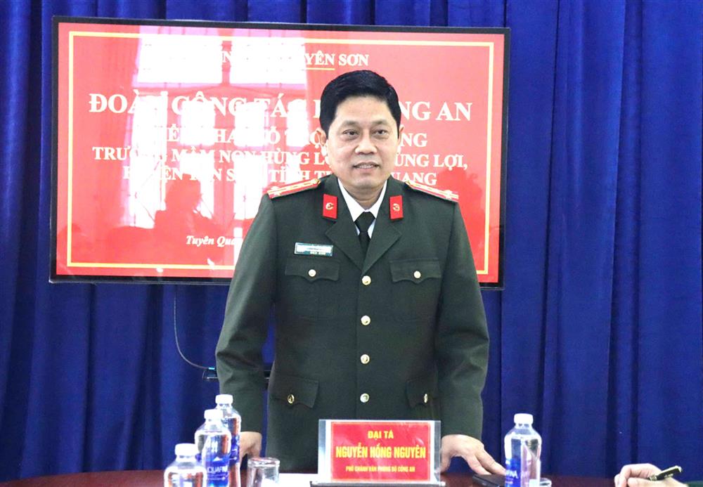 Đại tá Nguyễn Hồng Nguyên phát biểu tại buổi làm việc.