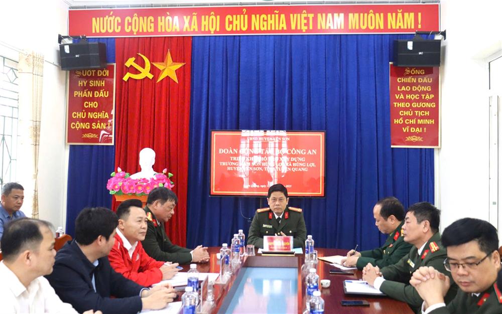 Toàn cảnh buổi làm việc.