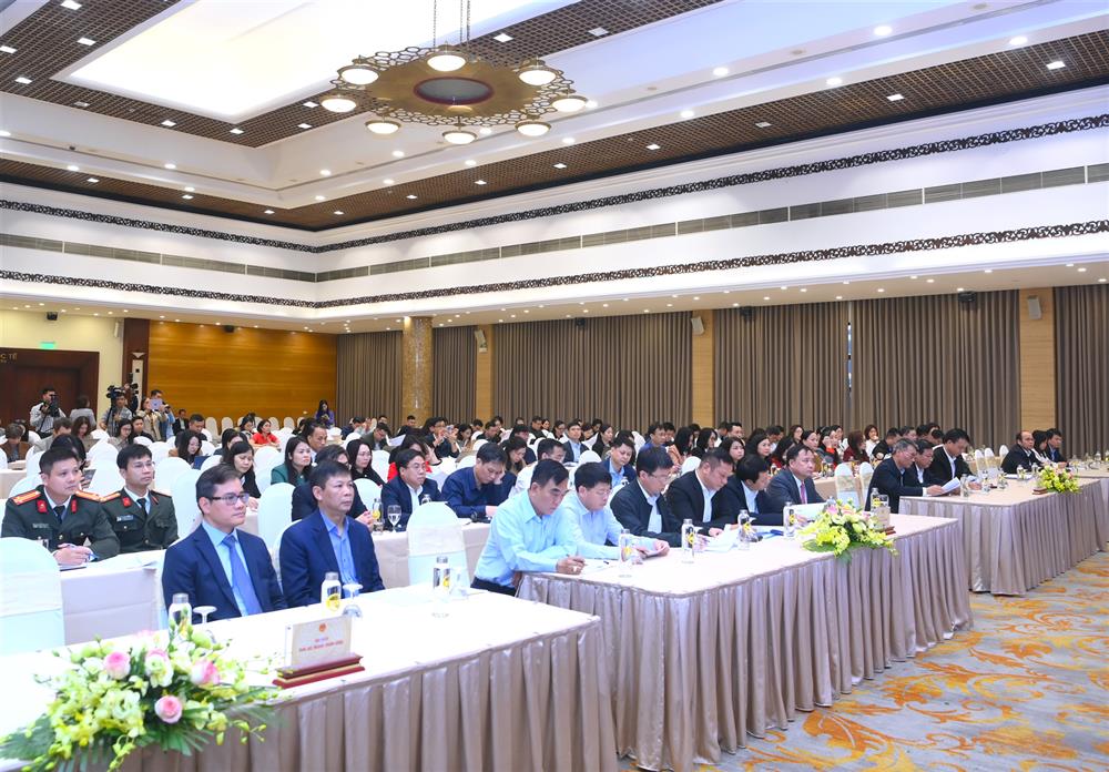 Các đại biểu dự buổi họp báo.