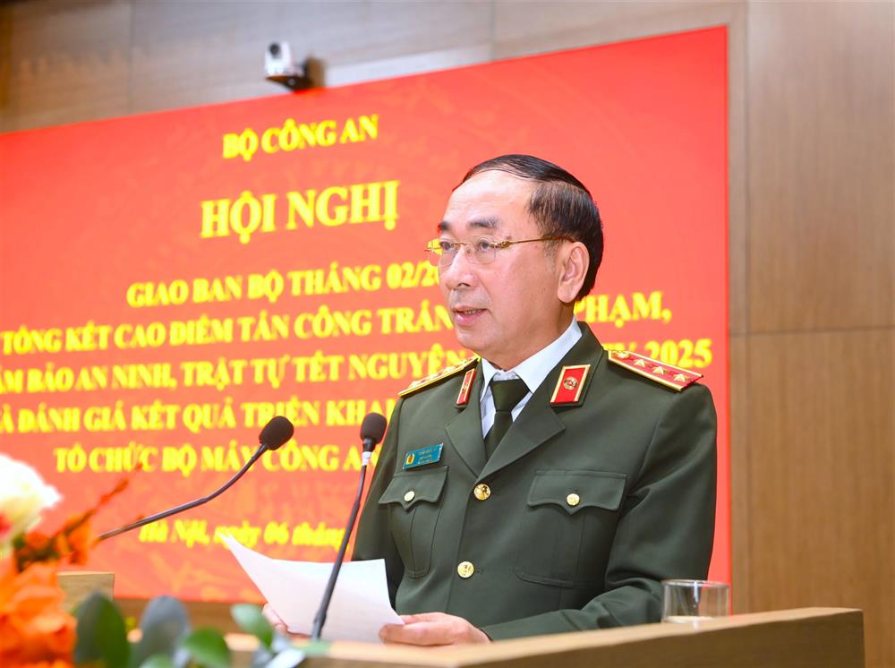 Thứ trưởng Trần Quốc Tỏ điều hành thảo luận tại Hội nghị.