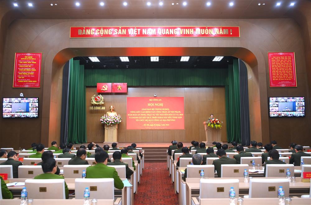 Bộ trưởng Lương Tam Quang chủ trì Hội nghị.