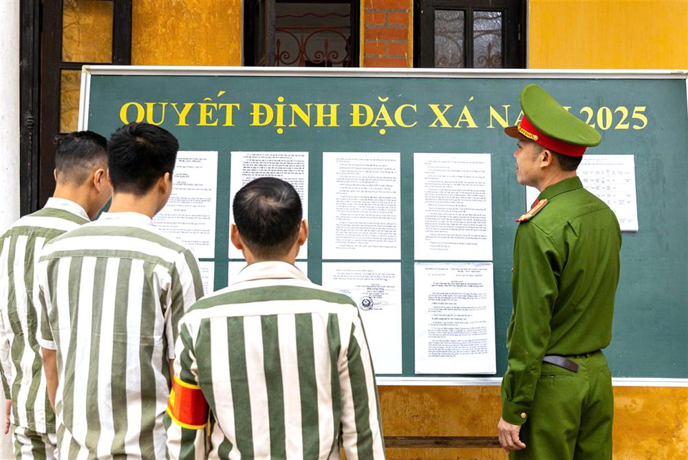 Bảng niêm yết Quyết định đặc xá năm 2025.