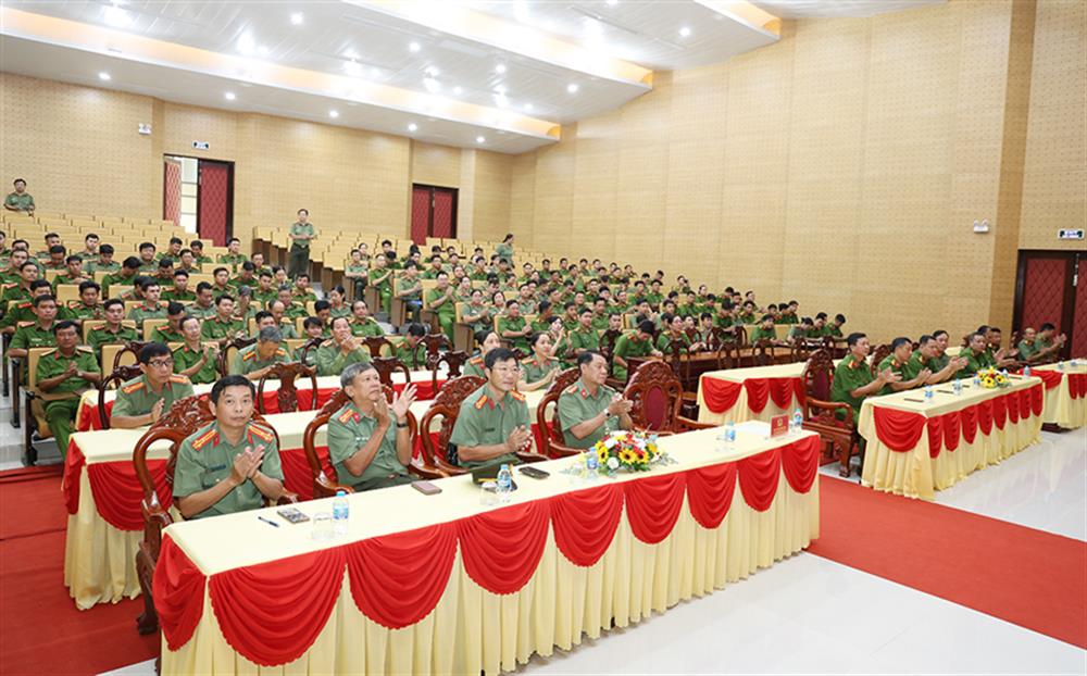 Các đại biểu tham dự buổi Lễ.