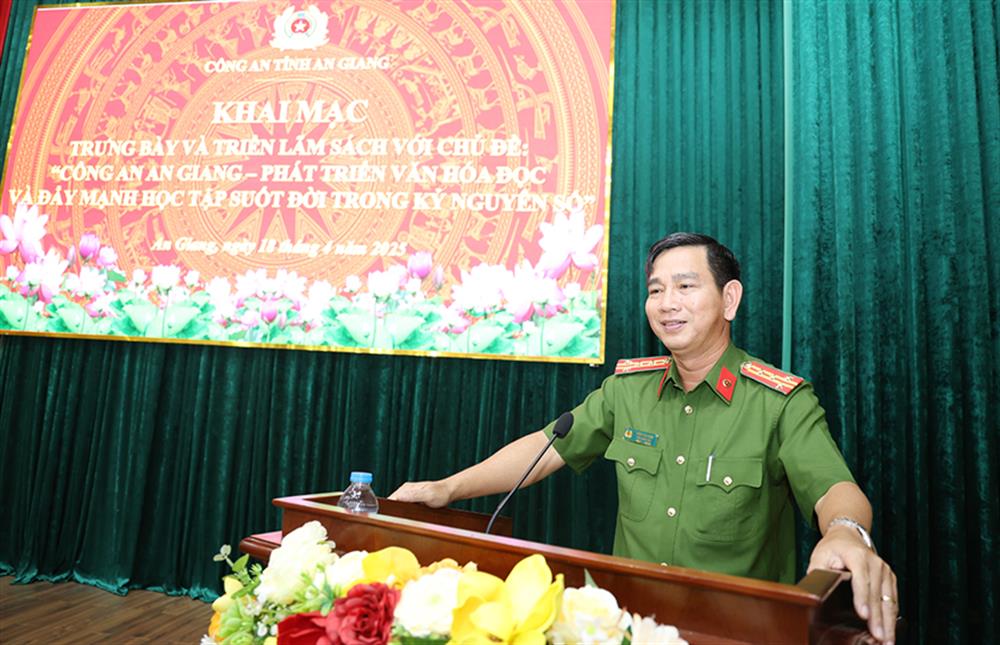 Đại tá Trần Văn Cung, Phó Giám đốc Công an tỉnh phát biểu tại buổi Lễ.