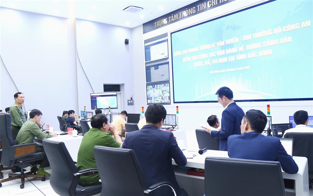 Toàn cảnh buổi làm việc.