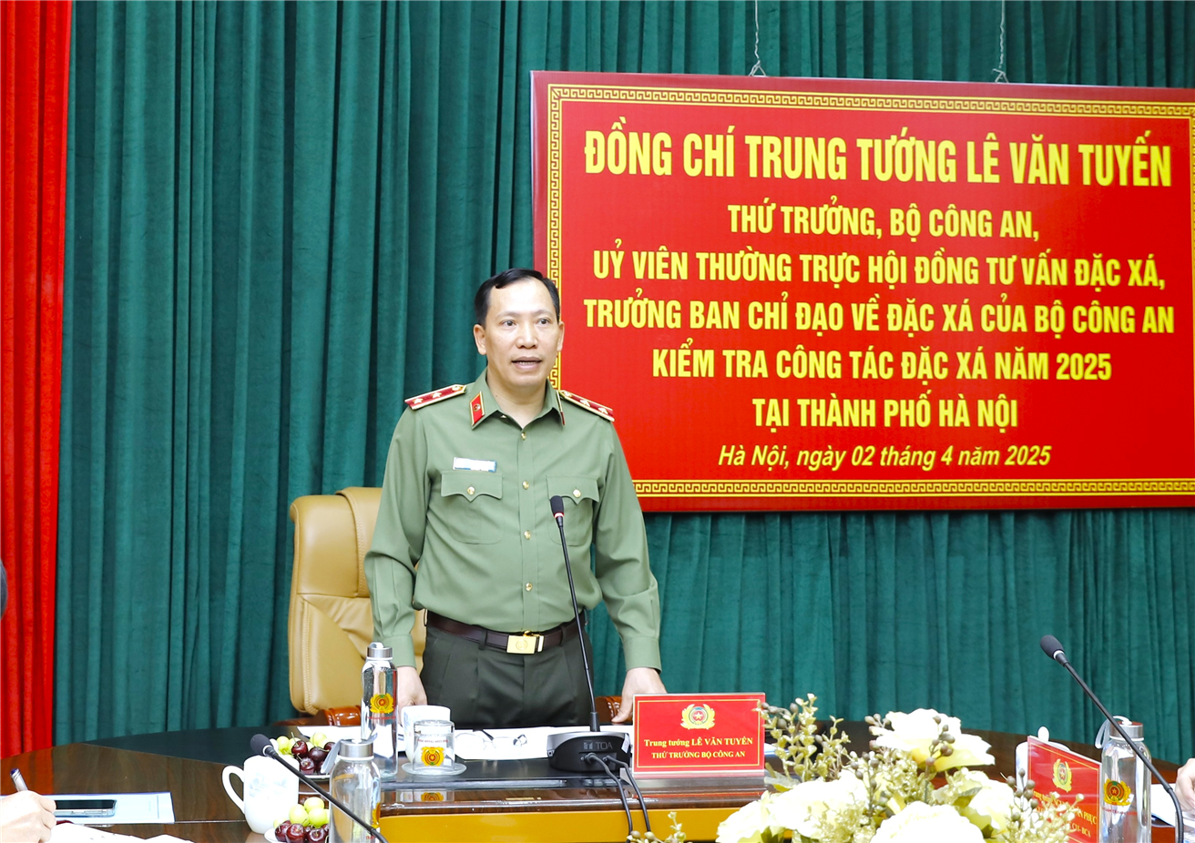 Thứ trưởng Lê Văn Tuyến phát biểu chỉ đạo tại buổi kiểm tra.