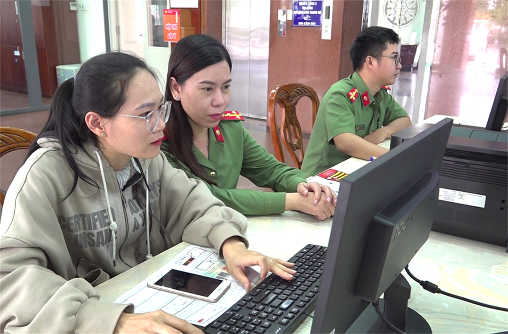 Hướng dẫn người dân thực hiện các thủ tục liên quan đến cấp Phiếu lý lịch tư pháp tại Trung tâm phục vụ hành chính công tỉnh Quảng Nam.