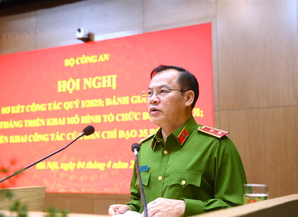 Thứ trưởng Nguyễn Văn Long điều hành thảo luận tại Hội nghị.