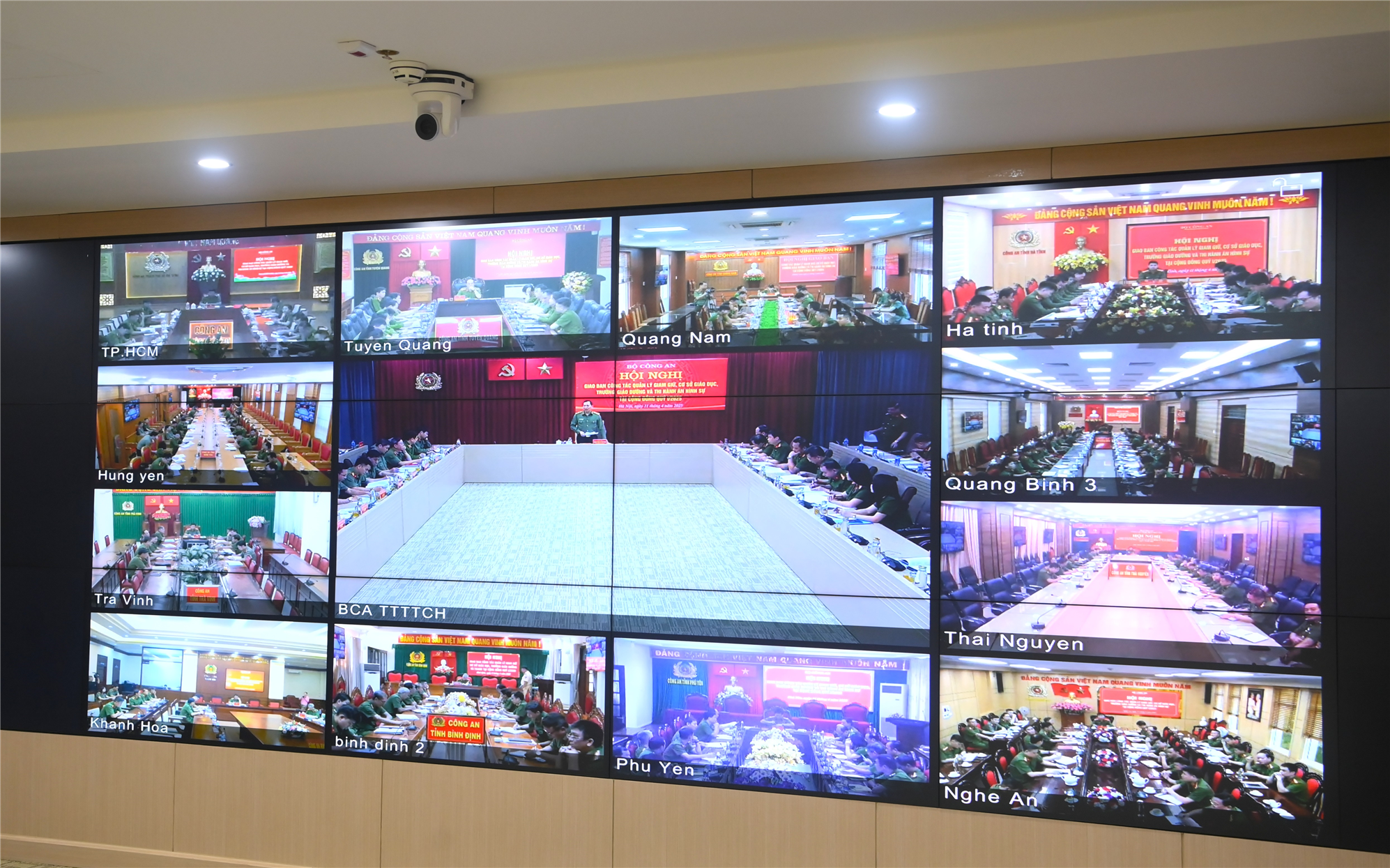 Hội nghị được tổ chức trực tuyến đến Công an các địa phương.