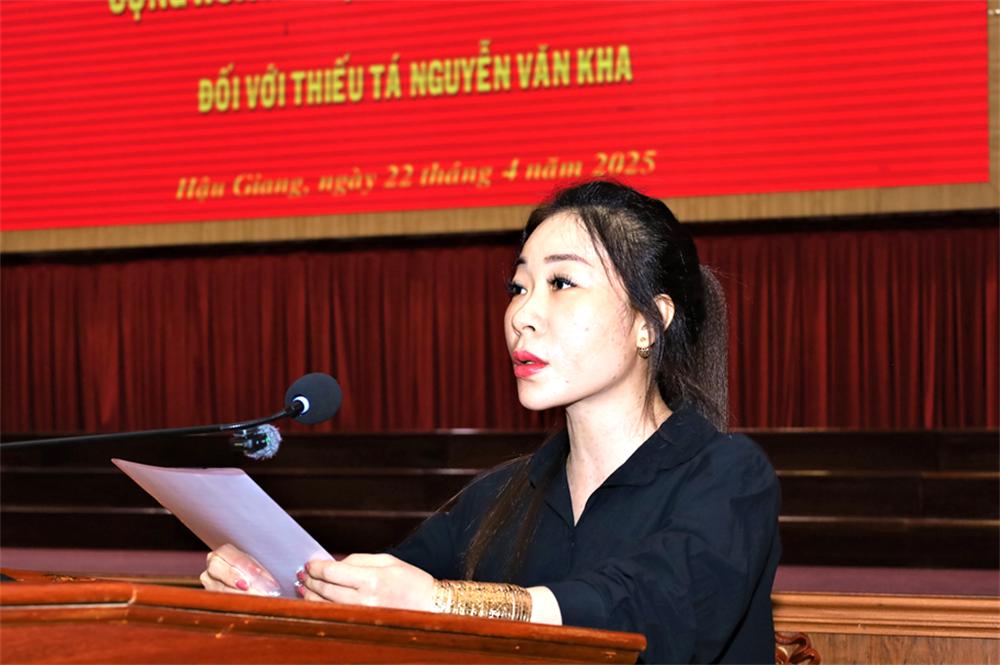 Thân nhân gia đình phát biểu cảm ơn.