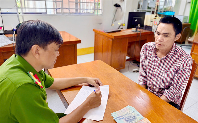 Đối tượng Huỳnh Nam Quốc khai nhận tại Công an phường.