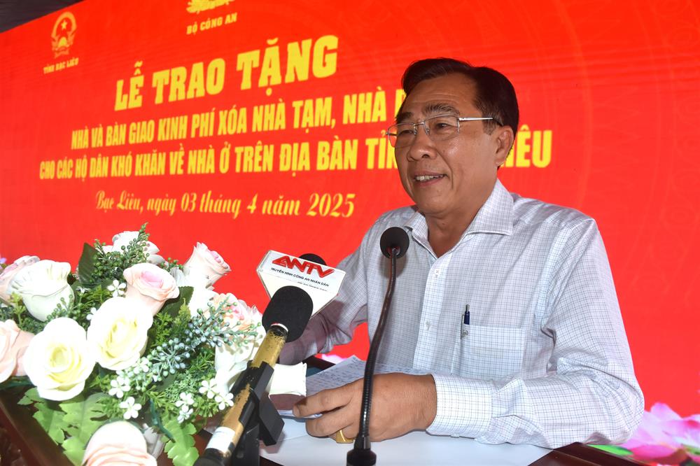 Đồng chí Trần Văn Út, Chủ tịch Ủy ban Mặt trận Tổ quốc Việt Nam tỉnh Bạc Liêu phát biểu tại buổi Lễ.