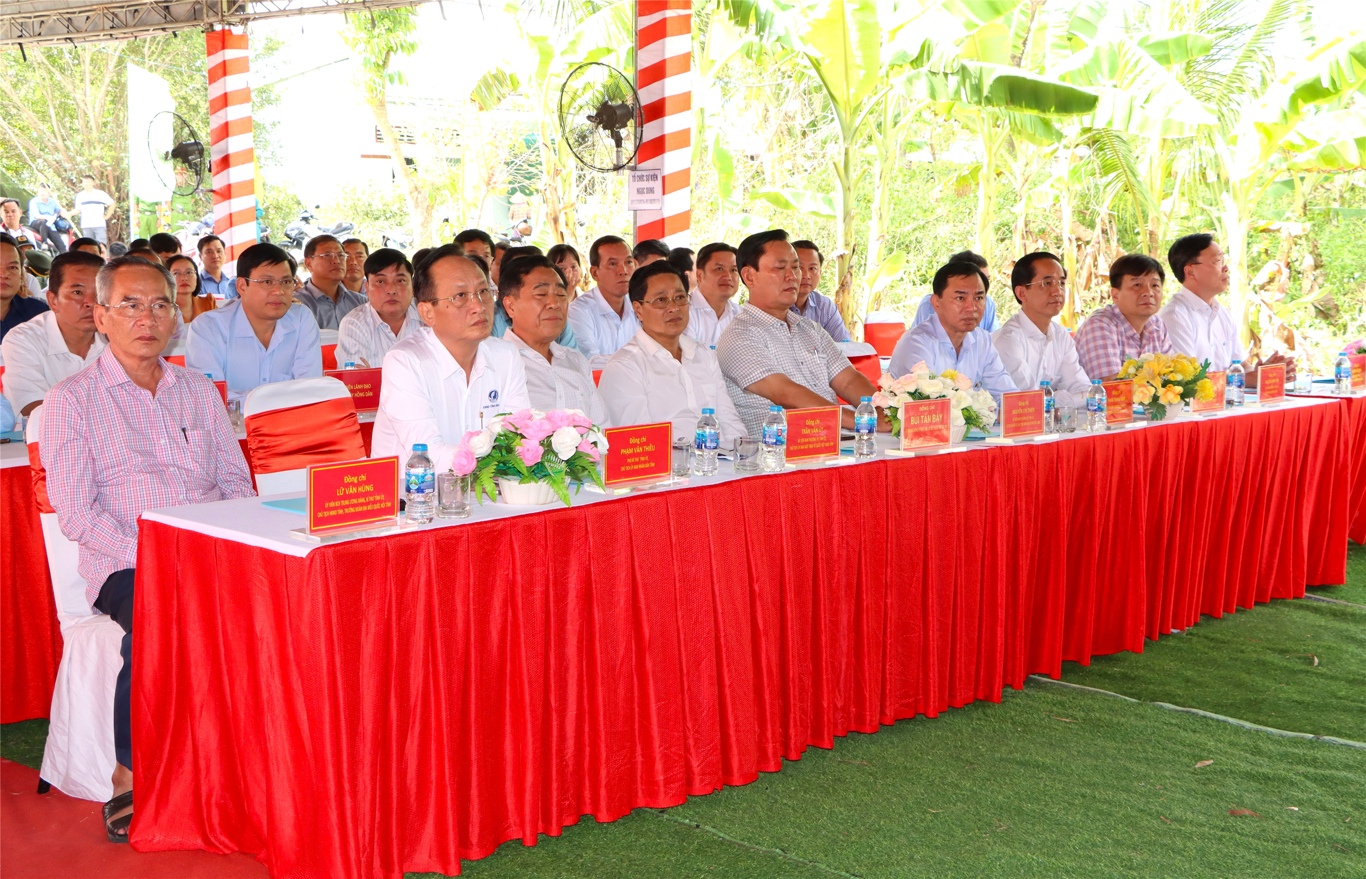 Các đại biểu dự buổi Lễ.