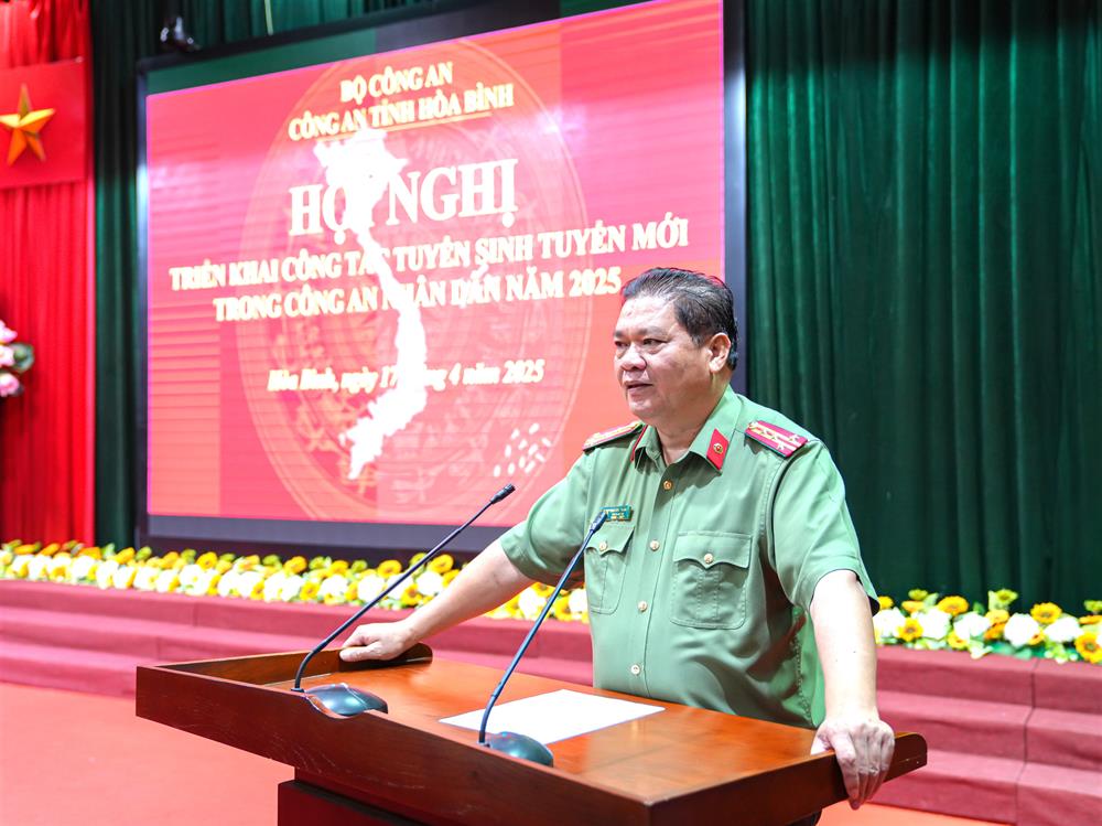 Đại tá Nguyễn Thành, Phó Giám đốc Công an tỉnh phát biểu chỉ đạo tại Hội nghị.