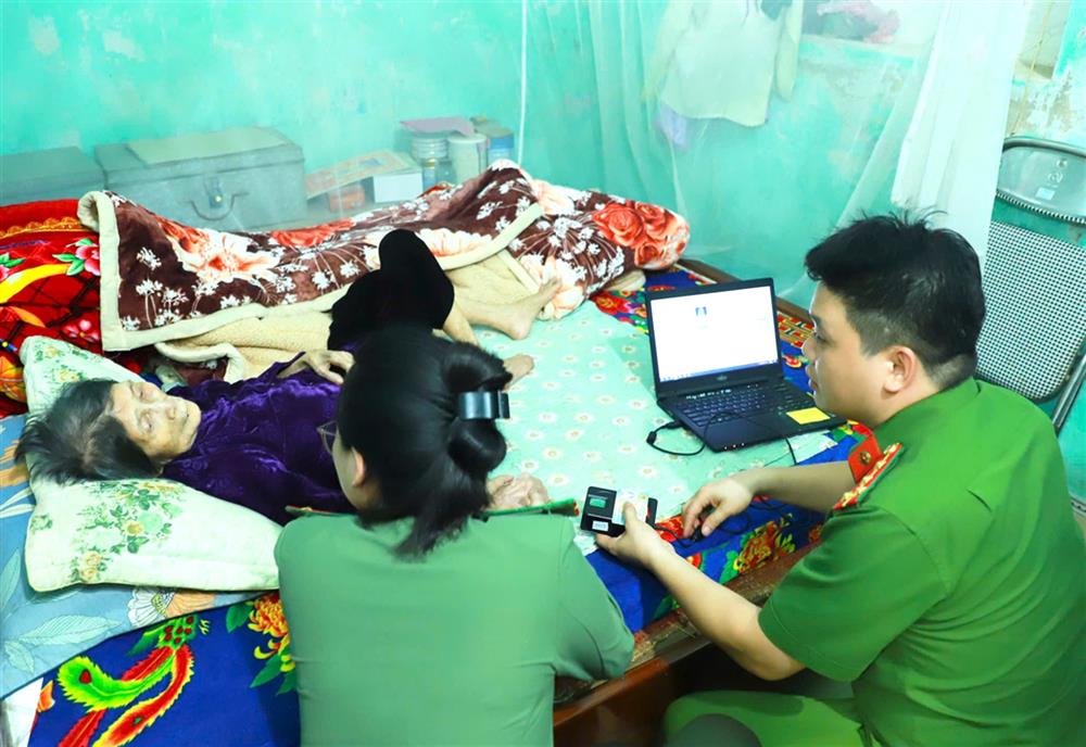 Công an tỉnh đã tổ chức thu nhận ADN cho 93 thân nhân liệt sĩ. Trong đó có 16 Mẹ liệt sĩ già yếu không thể đến địa điểm thu nhận mẫu đã được các tổ công tác đến tận nhà lấy mẫu.