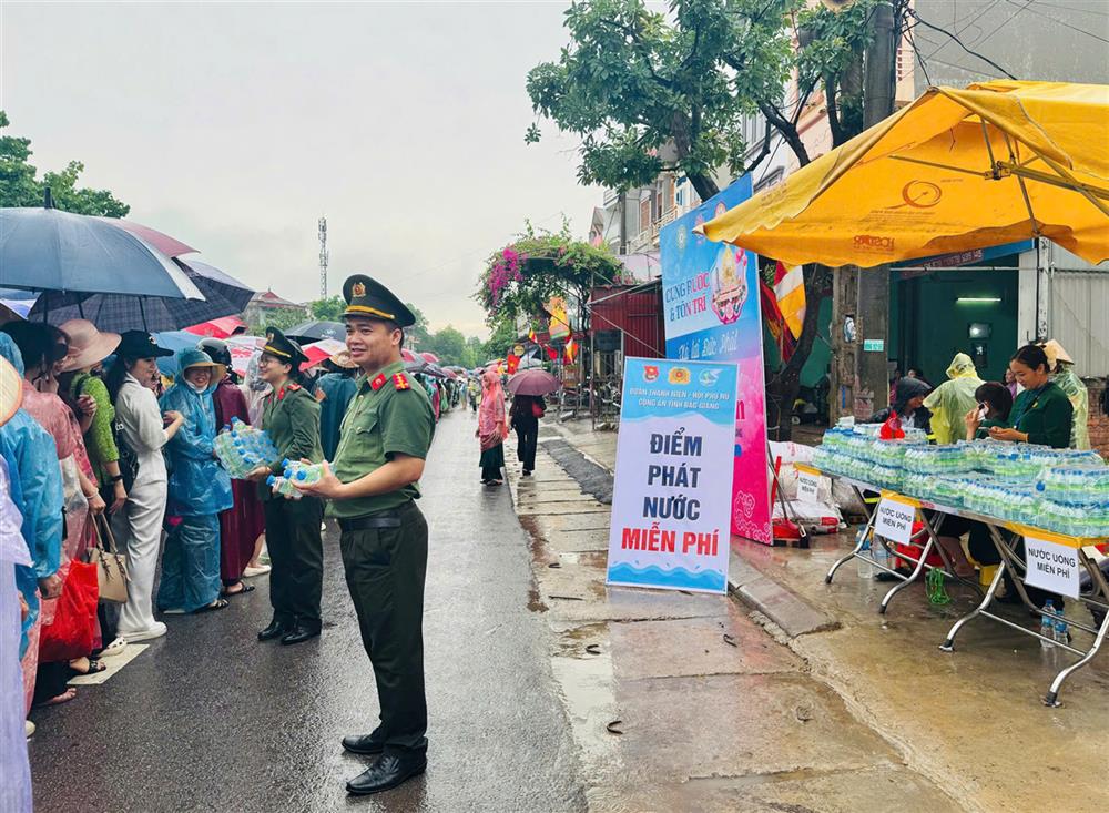 Một số hình ảnh lực lượng Công an tỉnh thực hiện nhiệm vụ bảo đảm an ninh, trật tự.