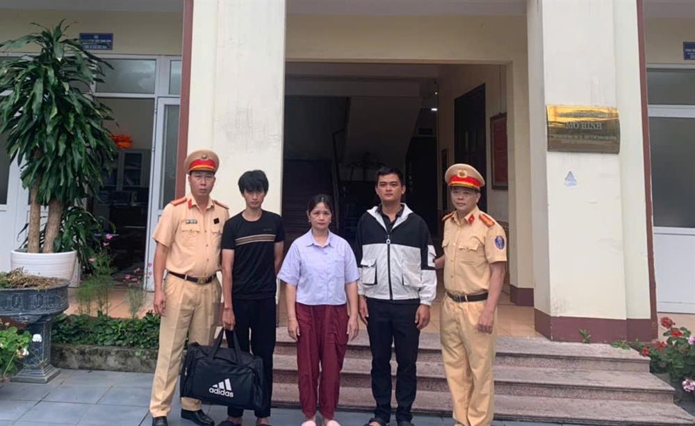 Gia đình đã đến trụ sở Đội Cảnh sát đường thủy đón anh Thuận về nhà an toàn.