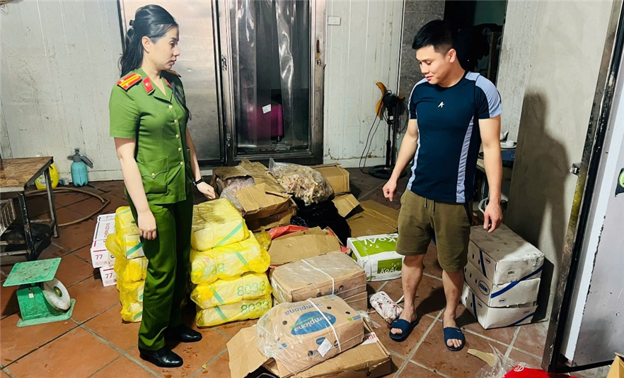 Lực lượng chức năng kiểm tra hộ kinh doanh N.T.H.