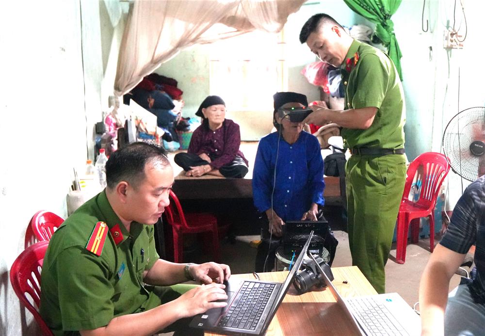 tổ công tác của Công an tỉnh Cao Bằng đã hoàn thành việc thu nhận 42 mẫu ADN của thân nhân các liệt sĩ.