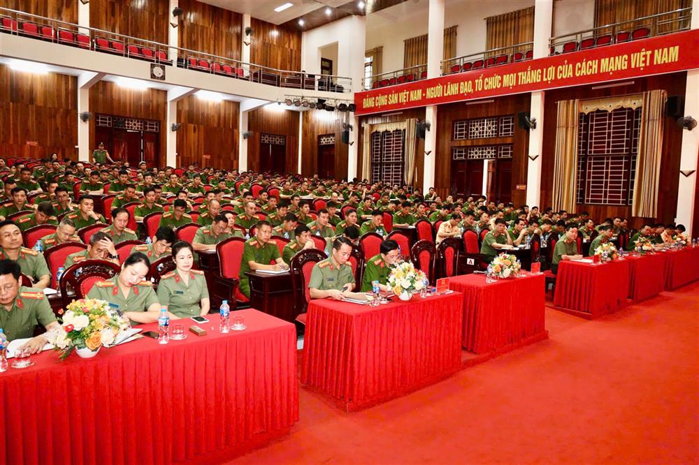 - Gần 200 đồng chí là chỉ huy cấp xã thuộc Công an tỉnh Lào Cai và Công an tỉnh Yên Bái tham gia tập huấn.