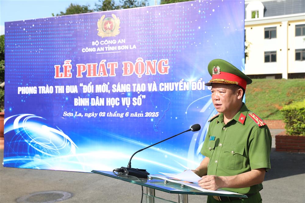 Đại tá Trần Thanh Sơn, Phó Giám đốc Công an tỉnh phát biểu tại chương trình
