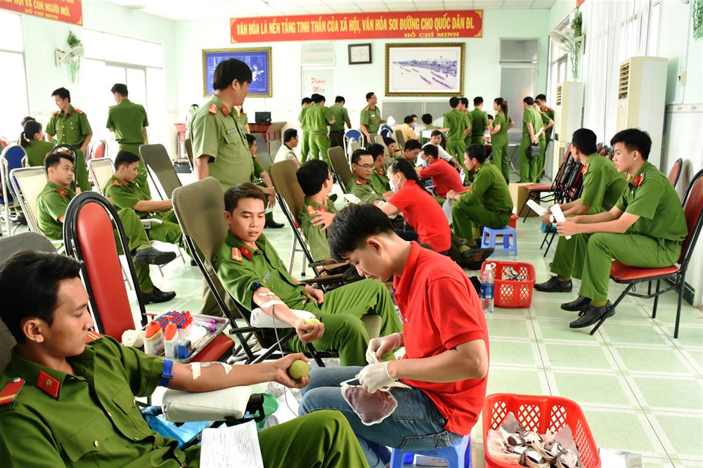 Hoạt động HMTN luôn thu hút hàng trăm cán bộ, chiến sĩ Công an tỉnh tham gia.
