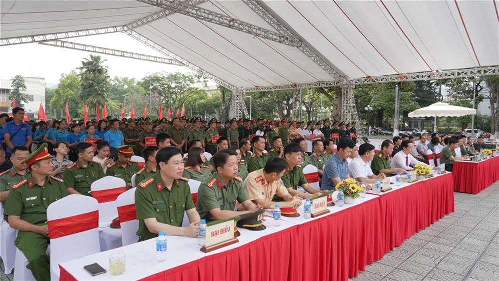 Các đại biểu dự buổi Lễ mít tinh.