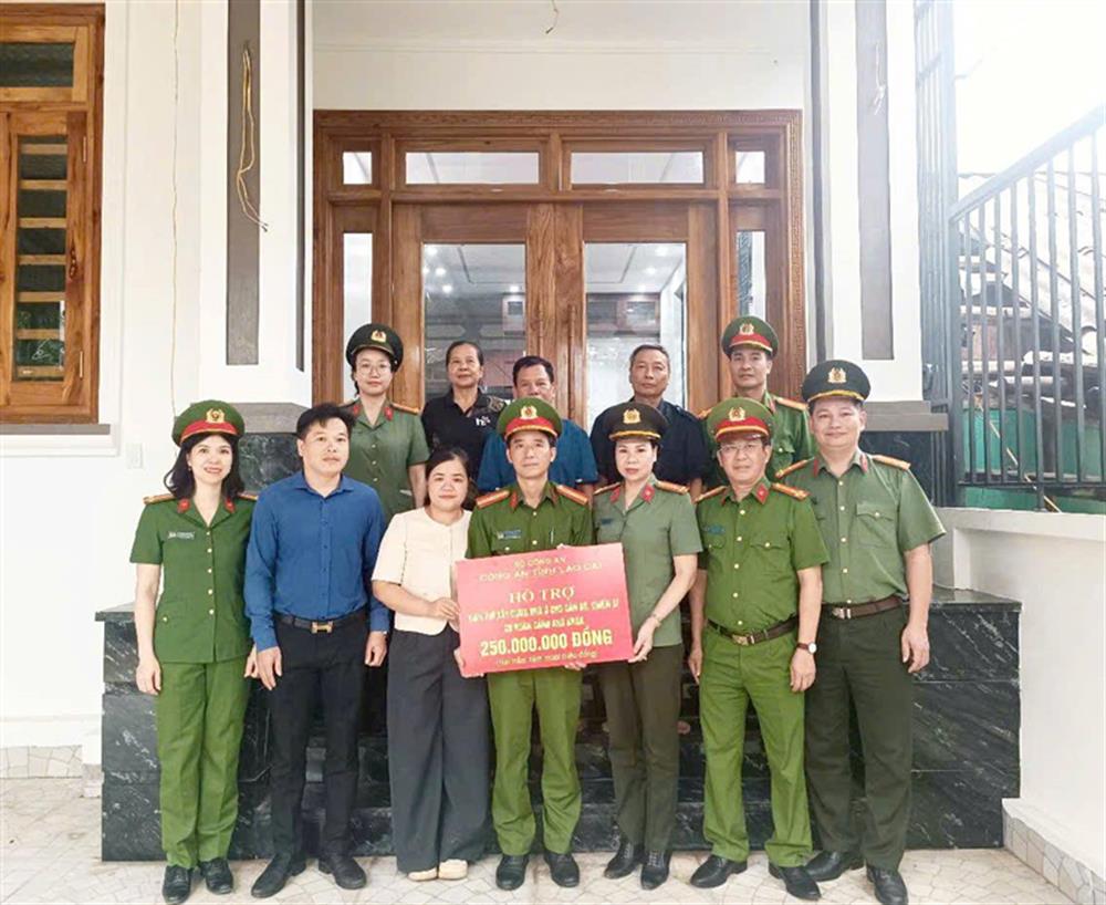Công an tỉnh Lào Cai hỗ trợ kinh phí xây dựng nhà ở tặng Thiếu tá Ma Minh Thế.