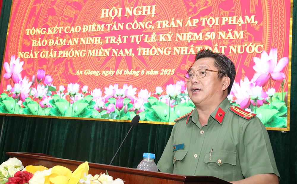 Đại tá Lâm Phước Nguyên, Giám đốc Công an tỉnh phát biểu chỉ đạo tại Hội nghị.