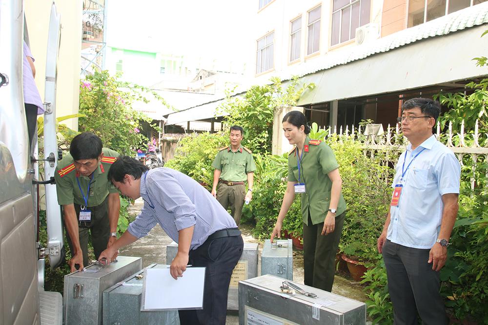 Công an tỉnh An Giang bảo đảm an ninh, an toàn công tác vận chuyển, bàn giao đề thi