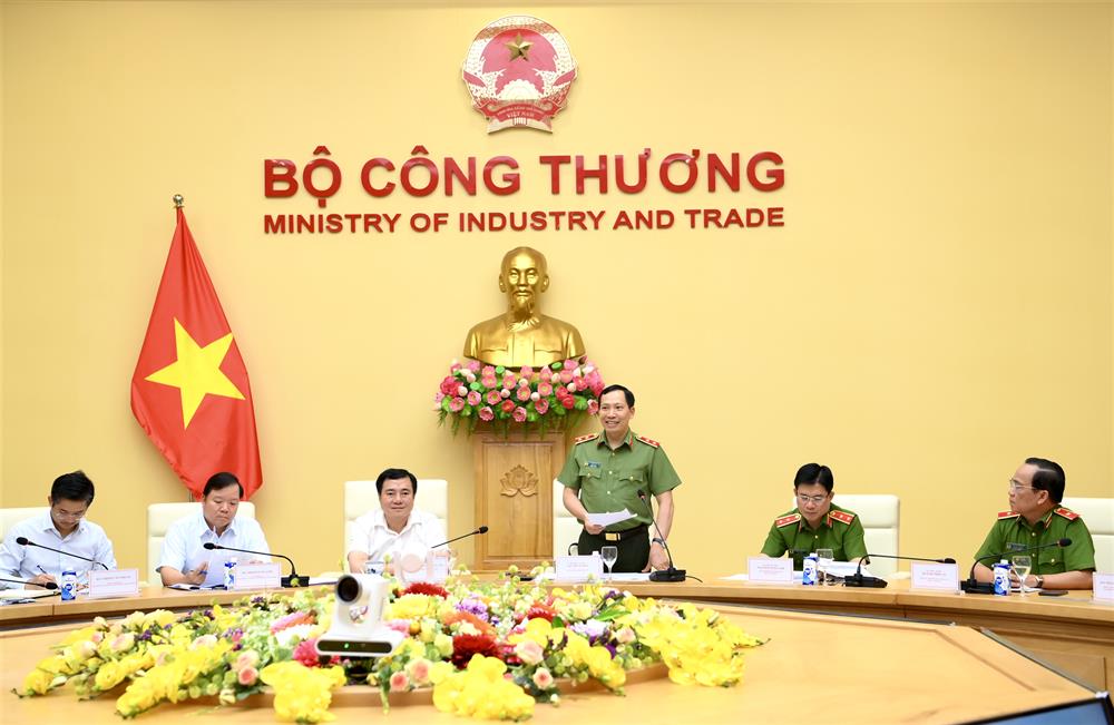 Thứ trưởng Lê Văn Tuyến phát biểu tại Hội nghị.