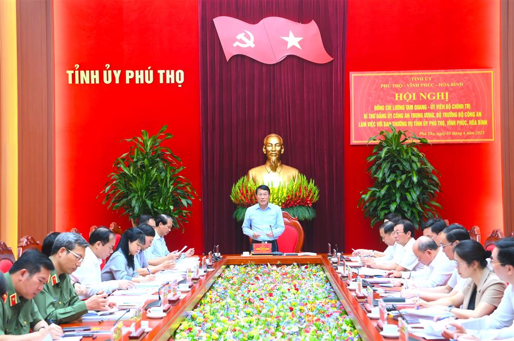 Bộ trưởng Lương Tam Quang phát biểu quán triệt buổi làm việc.