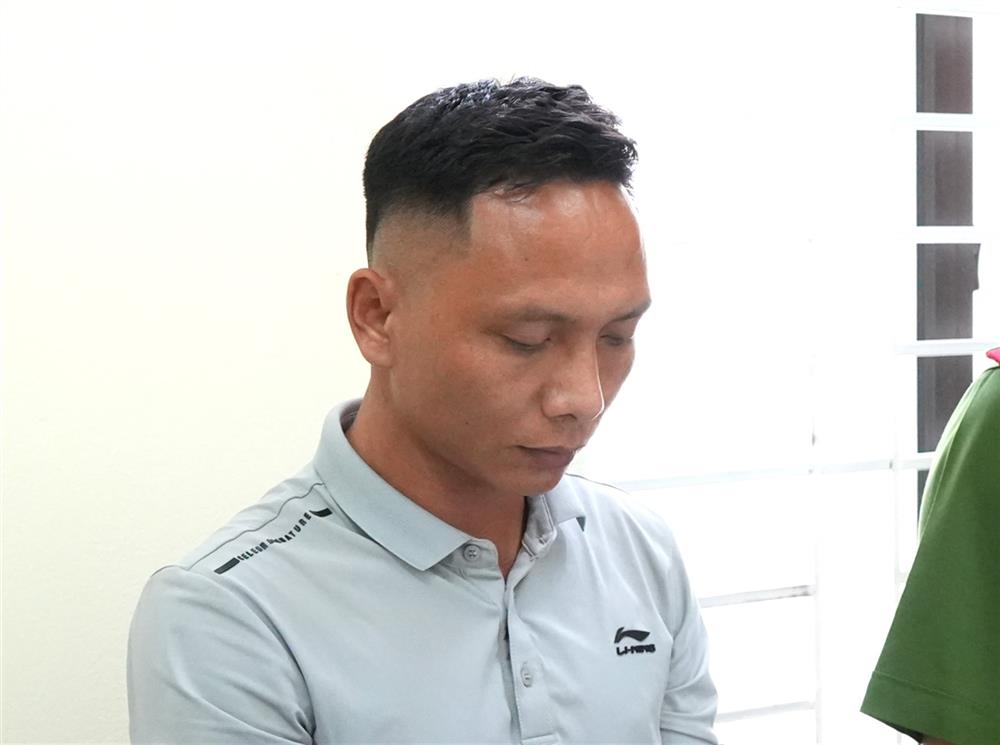 Cơ quan Cảnh sát điều tra Công an tỉnh Hà Giang tống đạt quyết định và lệnh đối với Nguyễn Văn Vững.