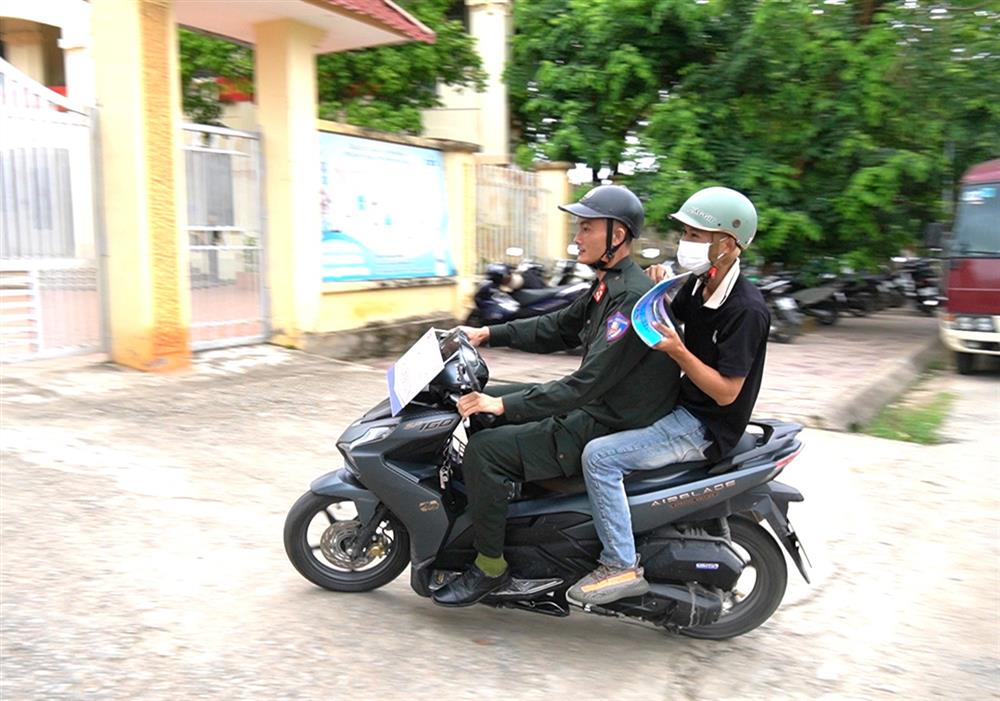 Những chuyến xe 0 đồng hỗ trợ các thí sinh tại kỳ thi THPT năm 2025 của Đoàn cơ sở Phòng Cảnh sát cơ động Công an tỉnh Điện Biên.