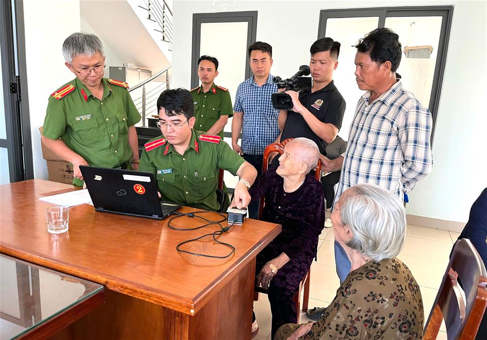 Thu nhận mẫu ADN từ thân nhân của liệt sĩ chưa xác định được danh tính trên địa bàn tỉnh