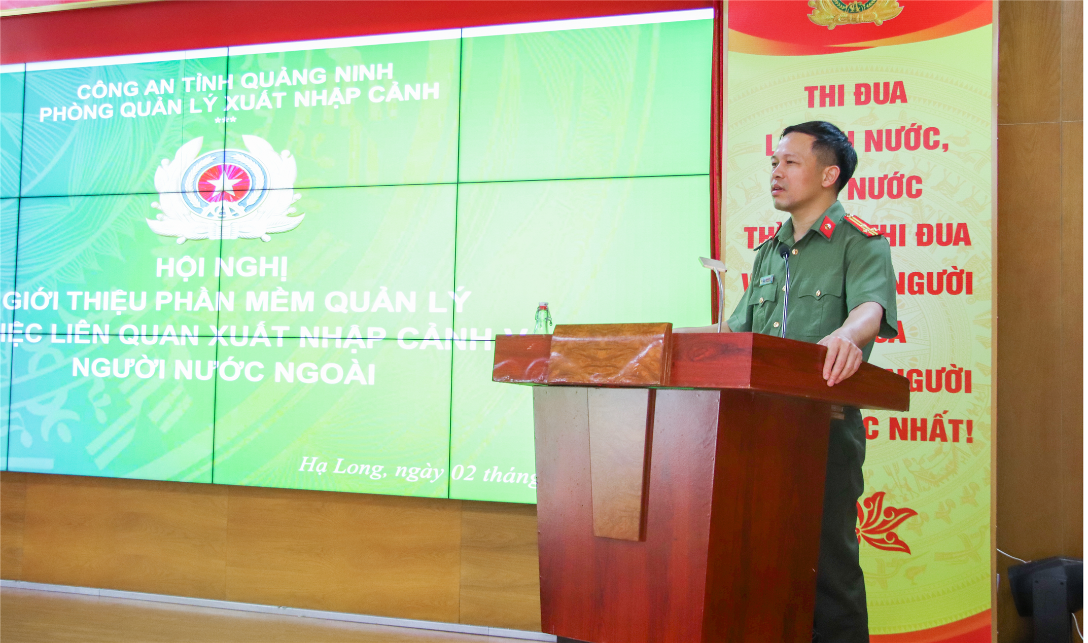 Thượng tá Phạm Văn Dũng, Phó Giám đốc Công an tỉnh trực tiếp chỉ đạo các đơn vị tham gia xây dựng phần mềm.