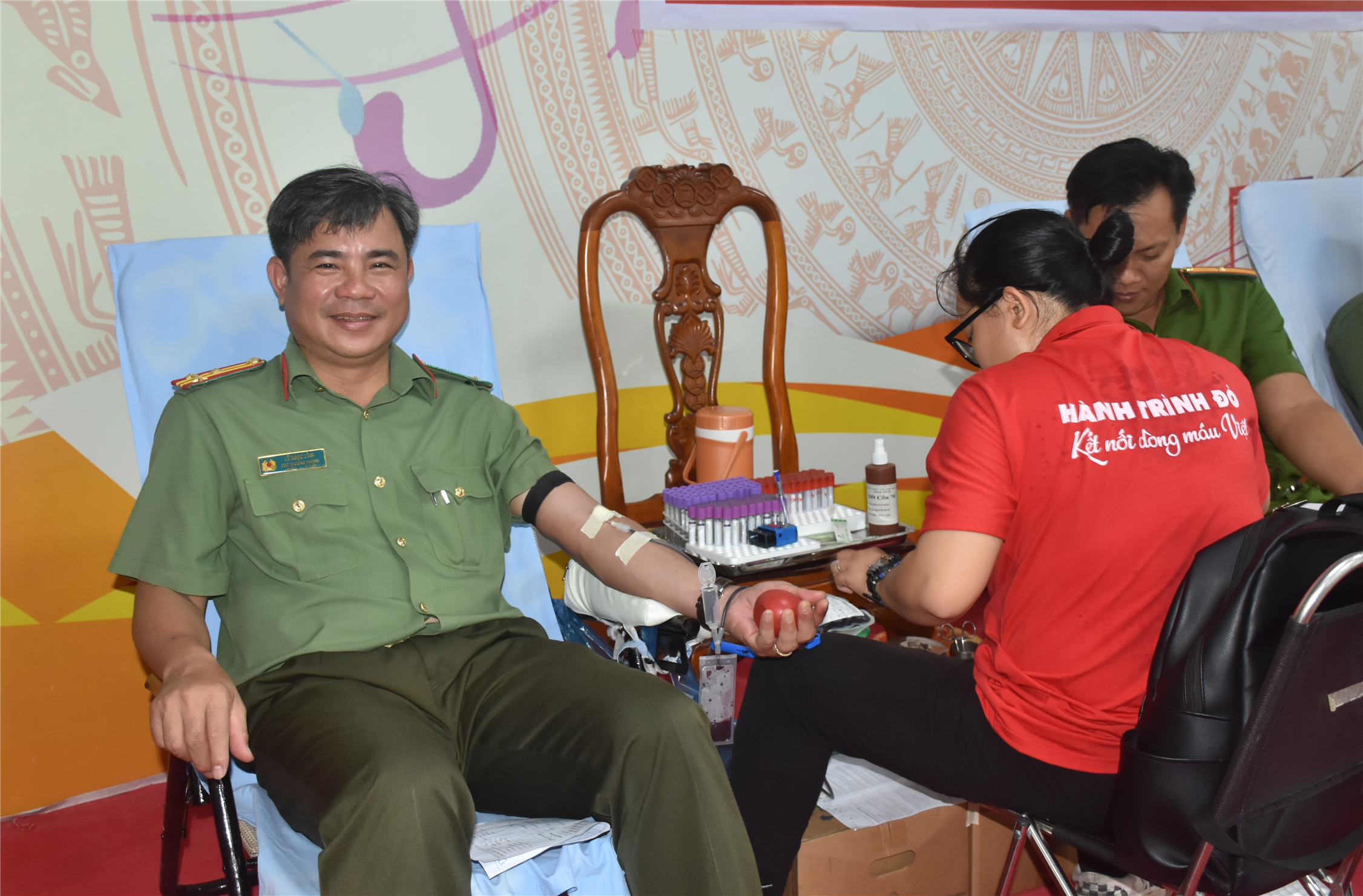 Thượng tá Lê Ngọc Lĩnh, Phó trưởng Phòng Tham mưu, Công an tỉnh thường xuyên tham gia HMTN.