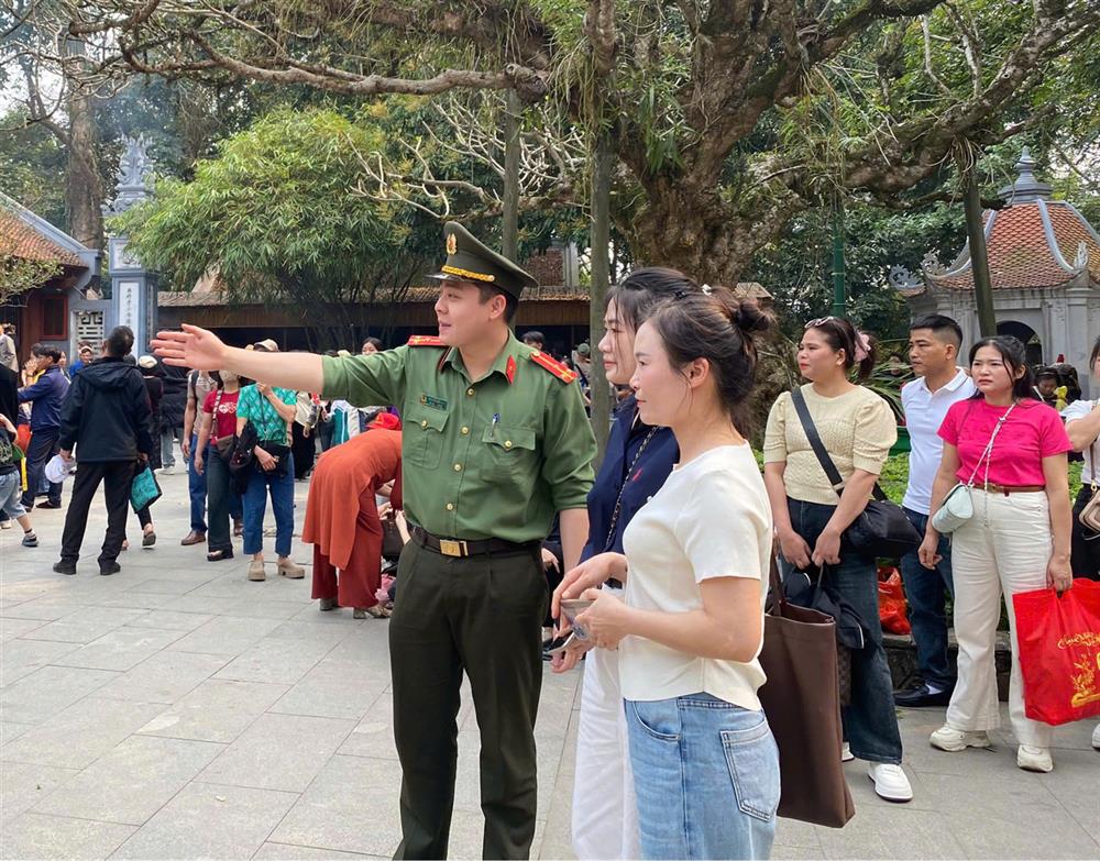 Lực lượng Công an xã nhanh chóng ổn định tổ chức sau khi sắp xếp, sáp nhập đơn vị hành chính và triển khai mô hình chính quyền 2 cấp, nâng cao chất lượng, hiệu quả phục vụ người dân, cơ quan, tổ chức trong giải quyết các thủ tục hành chính.