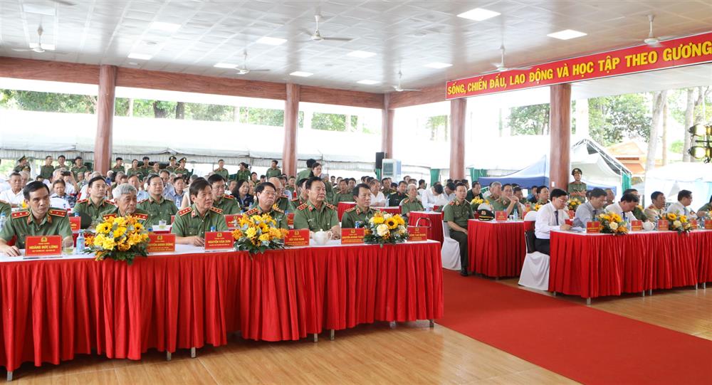 Các đại biểu dự buổi gặp mặt.